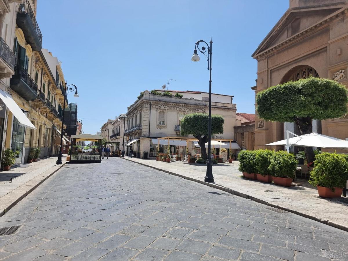 Loft Magna Grecia Reggio Calabria Centro Storico A 3 Minuti A Piedi Dal Mare Apartamento Exterior foto